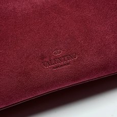 小号Garavani VLOGO Escape 磨砂牛皮大号购物袋💥金属徽标饰件可用在包装内部作为开合💥 小号Garavani VLOGO Escape 磨砂牛皮大号购物袋💥金属徽标饰件可用在包装内部作为开合💥