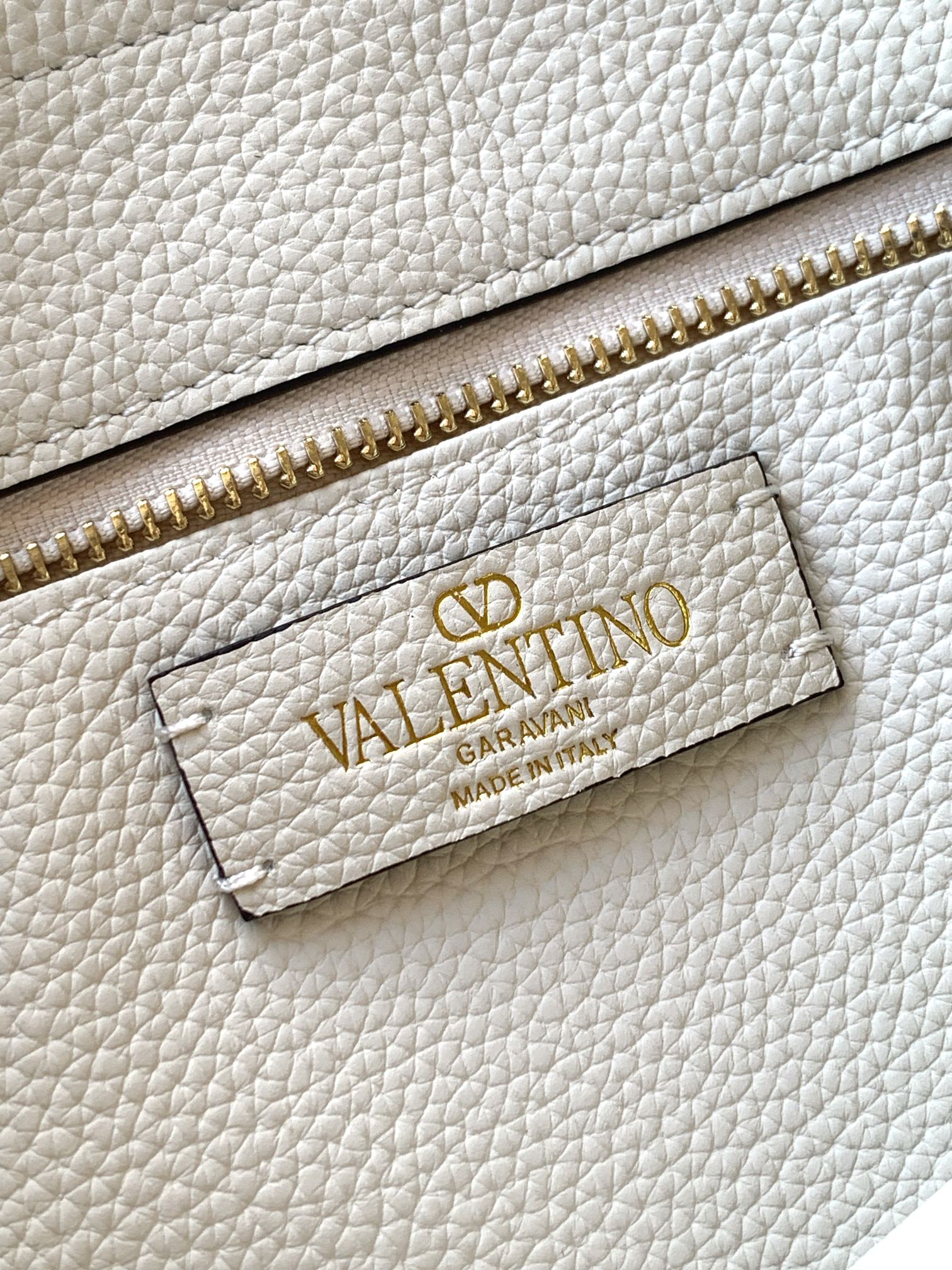 VALETINO（华家）是全球高级定制和高级品牌🌹带着罗马贵族气息  历久弥新，永不过时，华家格拉，是华家对于设计所抱持