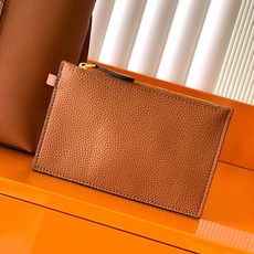 VALETINO(华家)是全球高级定制和高级品牌🌹带着罗马贵族气息 历久弥新,永不过时,华家格拉,是华家对于设计所抱持 VALETINO(华家)是全球高级定制和高级品牌🌹带着罗马贵族气息 历久弥新,永不过时,华家格拉,是华家对于设计所抱持