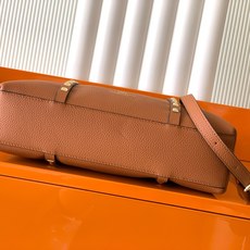 VALETINO(华家)是全球高级定制和高级品牌🌹带着罗马贵族气息 历久弥新,永不过时,华家格拉,是华家对于设计所抱持 VALETINO(华家)是全球高级定制和高级品牌🌹带着罗马贵族气息 历久弥新,永不过时,华家格拉,是华家对于设计所抱持