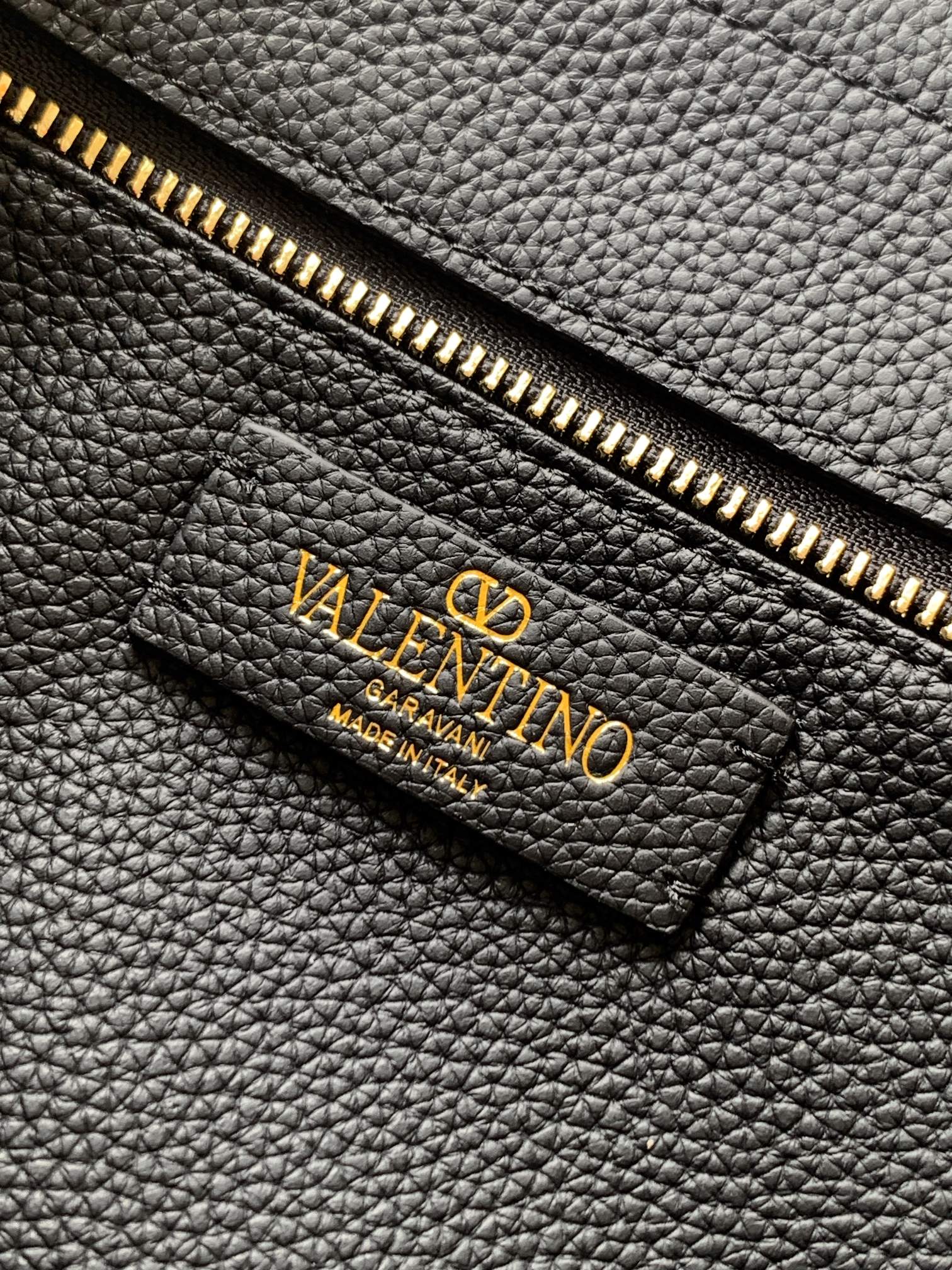 VALETINO(华家)是全球高级定制和高级品牌🌹带着罗马贵族气息 历久弥新,永不过时,华家格拉,是华家对于设计所抱持 VALETINO(华家)是全球高级定制和高级品牌🌹带着罗马贵族气息 历久弥新,永不过时,华家格拉,是华家对于设计所抱持