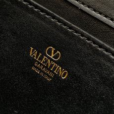 新品 Valentino 走秀限量款 Loco手袋Valentino Garavani Mini Loc 新品 Valentino 走秀限量款 Loco手袋Valentino Garavani Mini Loc