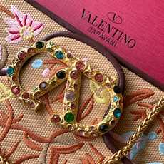 新品 Valentino 走秀限量款 Loco手袋Valentino Garavani Mini Loc 新品 Valentino 走秀限量款 Loco手袋Valentino Garavani Mini Loc