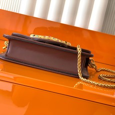 新品 Valentino 走秀限量款 Loco手袋Valentino Garavani Mini Loc 新品 Valentino 走秀限量款 Loco手袋Valentino Garavani Mini Loc