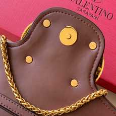 新品 Valentino 走秀限量款 Loco手袋Valentino Garavani Mini Loc 新品 Valentino 走秀限量款 Loco手袋Valentino Garavani Mini Loc