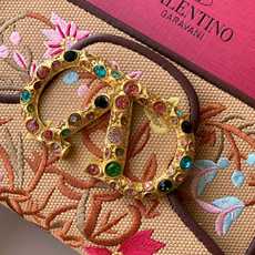 新品 Valentino 走秀限量款 Loco手袋Valentino Garavani Mini Loc 新品 Valentino 走秀限量款 Loco手袋Valentino Garavani Mini Loc