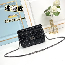 升级版 小号【油蜡皮】Valentino Garavani Rockstud Spike小号链式手袋 采 升级版 小号【油蜡皮】Valentino Garavani Rockstud Spike小号链式手袋 采