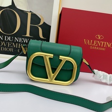 小号20135#Valentino走秀款 风琴包Valentino Garavani MAXI 2021 小号20135#Valentino走秀款 风琴包Valentino Garavani MAXI 2021