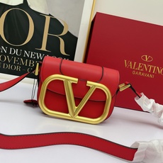 小号20135#Valentino走秀款 风琴包Valentino Garavani MAXI 2021 小号20135#Valentino走秀款 风琴包Valentino Garavani MAXI 2021
