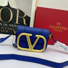 小号20135#Valentino走秀款 风琴包Valentino Garavani MAXI 2021 小号20135#Valentino走秀款 风琴包Valentino Garavani MAXI 2021