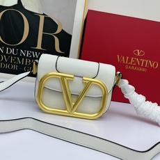 小号20135#Valentino走秀款 风琴包Valentino Garavani MAXI 2021 小号20135#Valentino走秀款 风琴包Valentino Garavani MAXI 2021
