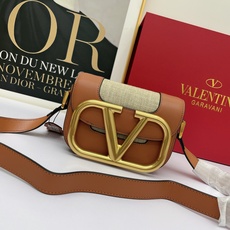小号20135#Valentino走秀款 风琴包Valentino Garavani MAXI 2021 小号20135#Valentino走秀款 风琴包Valentino Garavani MAXI 2021