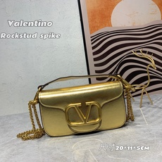小号【520甄选】VALENTINO华家 女士MINILOCO 小牛皮新品 金属链条和细腻皮革组成别致双提柄,还可拆除变 小号【520甄选】VALENTINO华家 女士MINILOCO 小牛皮新品 金属链条和细腻皮革组成别致双提柄,还可拆除变