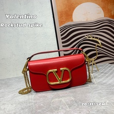 小号【520甄选】VALENTINO华家 女士MINILOCO 小牛皮新品 金属链条和细腻皮革组成别致双提柄,还可拆除变 小号【520甄选】VALENTINO华家 女士MINILOCO 小牛皮新品 金属链条和细腻皮革组成别致双提柄,还可拆除变