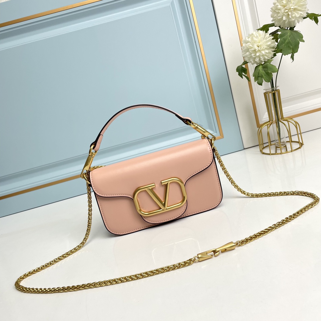 小号【520甄选】VALENTINO华家 女士MINILOCO 小牛皮新品 金属链条和细腻皮革组成别致双提柄,还可拆除变 小号【520甄选】VALENTINO华家 女士MINILOCO 小牛皮新品 金属链条和细腻皮革组成别致双提柄,还可拆除变