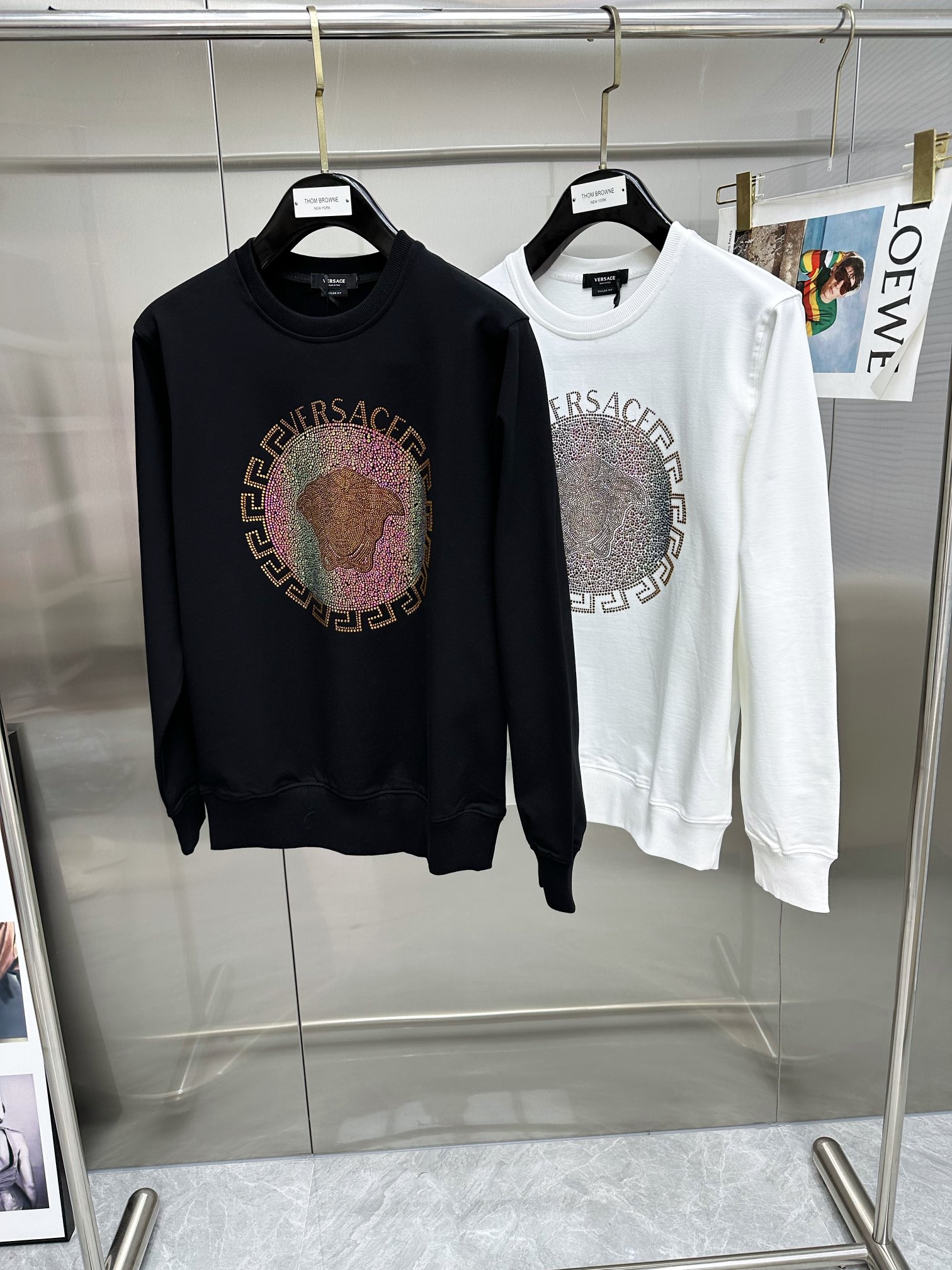 NO:117207,Supports the New Year's return and exchange. VER24S autumn round neck long-sleeved sweatshirt... terry cotton fabric, breathable, soft and comfortable upper body, wash the fabric twice with water, machine wash, not easy to deform, the chest is matched with classic ironing medusa, the same style for men and women!  !  !  M-5XL maximum wearable 215 catties, hoodie, sweatshirts, alexander wang19860909支持年后退换. VER24S秋季圆领长袖卫衣......毛圈棉面料,上身透气柔软舒适,面料成衣两遍洗水 机洗不易变形,胸前搭配经典烫钻美杜莎,男女同款！！！码数M-5XL 最大可穿215斤,,hoodie,sweatshirts,alexander wang,Men's clothing