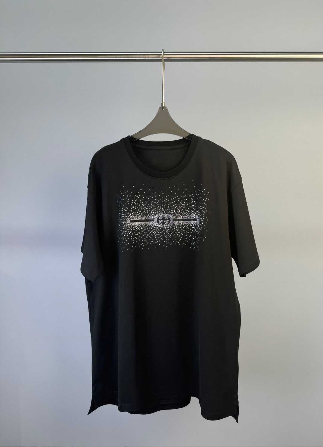 NO:307562,GUCCI early spring new style crystal ironing letter short-sleeved T-shirt, shiny crystal, loose fit S M L, gucci, T-shirt, tees, t-shirt, alexander wang19860909GUCCI 早春新款 水晶烫钻字母短袖T恤、闪亮水晶、宽松版型 码数S M L,,gucci,T-shirt,tees，t-shirt,alexander wang,Women's clothing