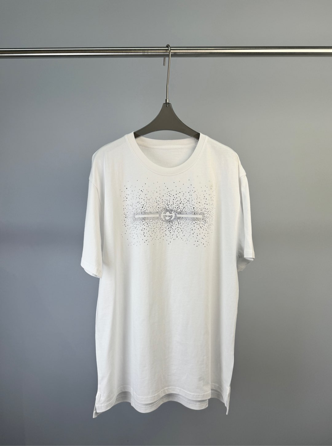 NO:307537,GUCCI early spring new style crystal ironing letter short-sleeved T-shirt, shiny crystal, loose fit S M L, gucci, T-shirt, tees, t-shirt, alexander wang19860909GUCCI 早春新款 水晶烫钻字母短袖T恤、闪亮水晶、宽松版型 码数S M L,,gucci,T-shirt,tees，t-shirt,alexander wang,Women's clothing