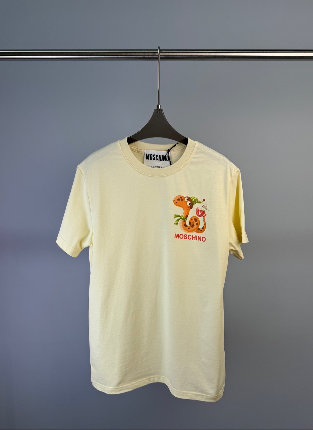 NO:313763,MOSCHINO Early Spring New Model Snake Year Limited Chest Cartoon Snake Print Pattern Short-sleeved T-shirt, Fitting Style S M L, T-shirt,tees, t-shirt,alexander wang19860909MOSCHINO 早春新款 蛇年限定胸口卡通蛇印花图案短袖T恤、合身版型 码数S M L,,T-shirt,tees，t-shirt,alexander wang,Women's clothing