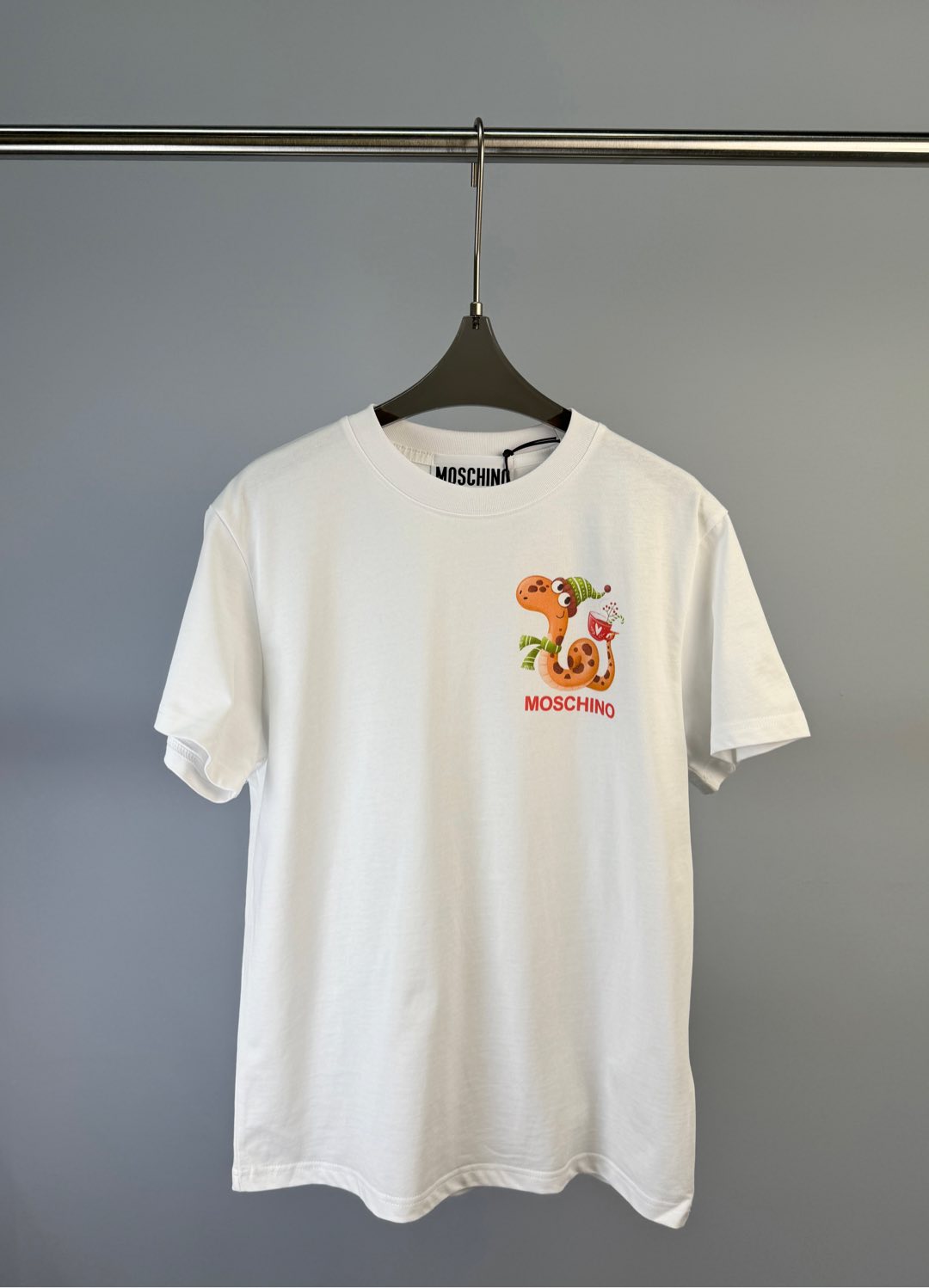 NO:313766,MOSCHINO Early Spring New Model Snake Year Limited Chest Cartoon Snake Print Pattern Short-sleeved T-shirt, Fitting Style S M L, T-shirt,tees, t-shirt,alexander wang19860909MOSCHINO 早春新款 蛇年限定胸口卡通蛇印花图案短袖T恤、合身版型 码数S M L,,T-shirt,tees，t-shirt,alexander wang,Women's clothing