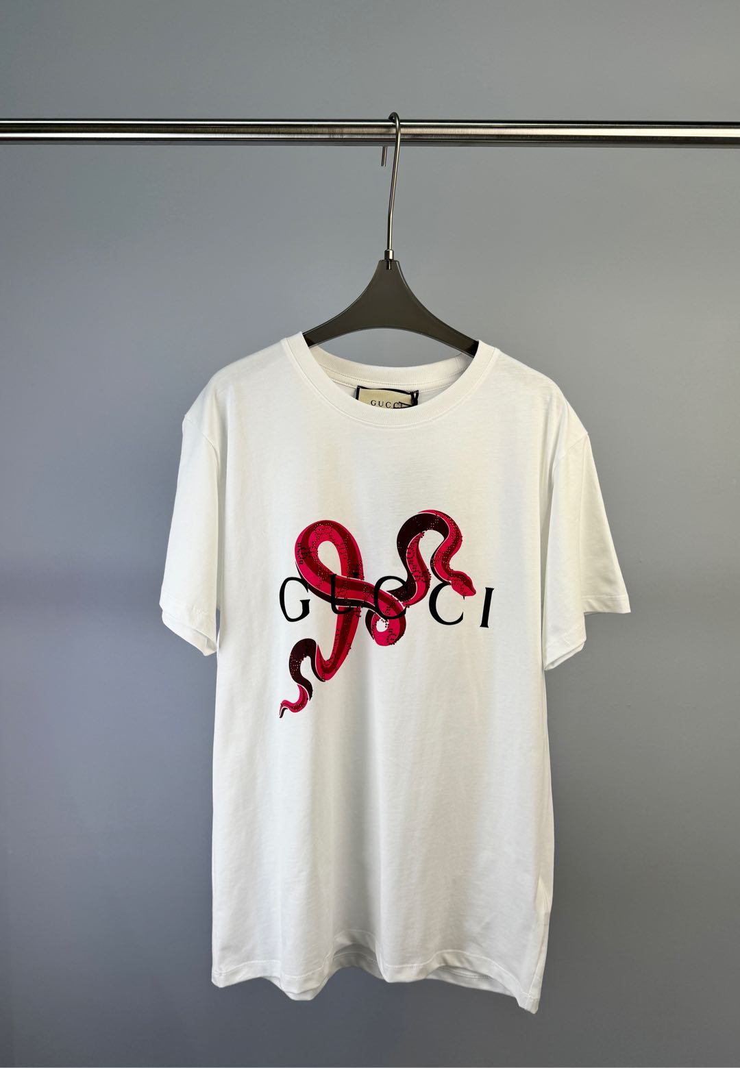 NO:313774,GUCCI Early Spring New Model Snake Year Limited Edition Snake Printed Letter Short Sleeve T-shirt, Red Diamond Snake Pattern Spotlight Three-dimensional, S M L, gucci, T-shirt, tees, t-shirt, alexander wang19860909GUCCI 早春新款 蛇年限定烫钻蛇印花字母短袖T恤、红色钻石蛇图案醒目立体、 码数S M L,,gucci,T-shirt,tees，t-shirt,alexander wang,Women's clothing