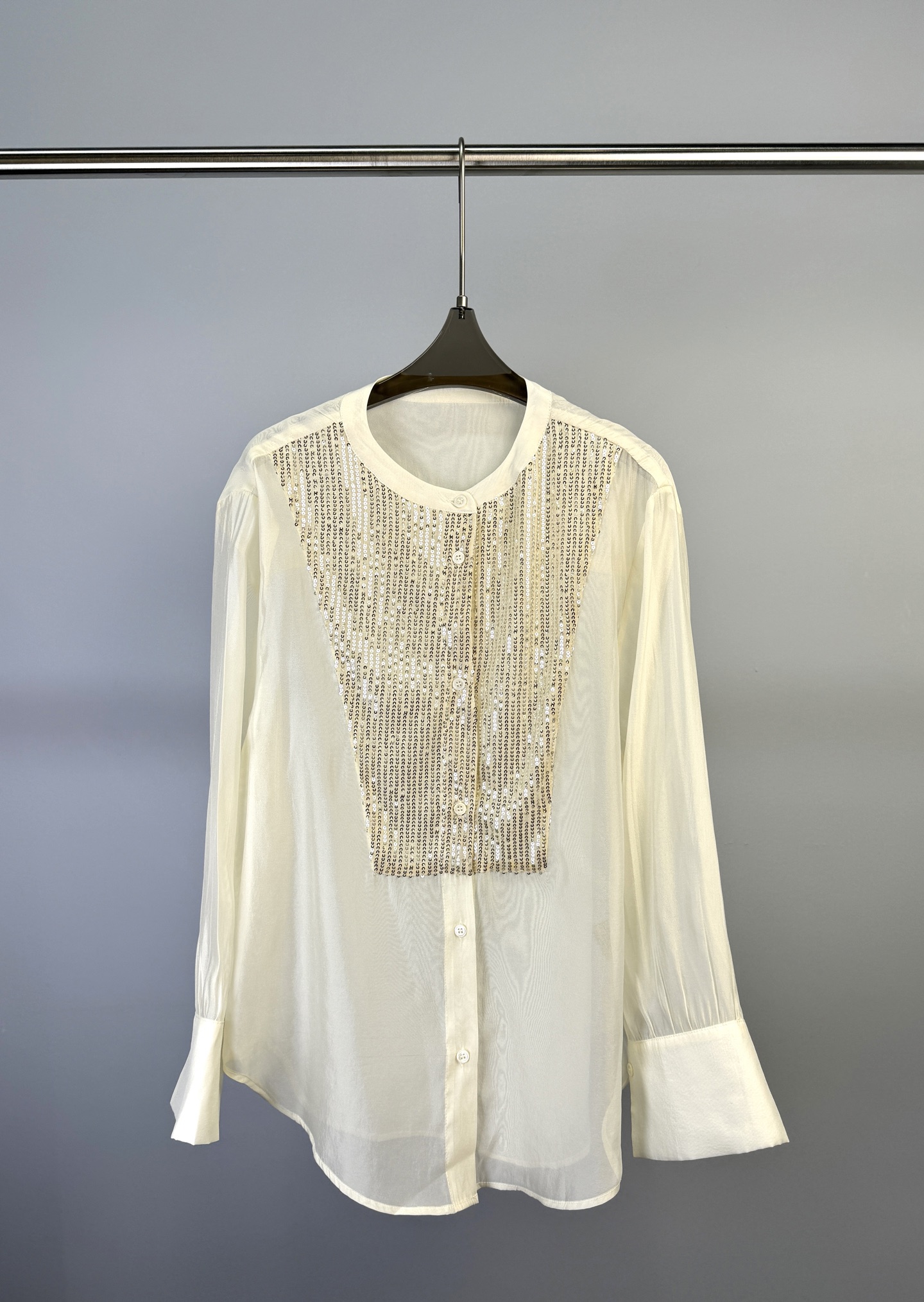 NO:315537,Niche designer brand New early spring style Heavy industry sequin splicing Tennis shirts and curved tailoring to add a touch of softness. Sequin splicing has a full sense of design, loose style design, and strong inclusiveness. S M L XL,,alexander wang19860909小众设计师品牌 早春新款 重工亮片拼接天丝衬衣、衣摆弧形剪裁,增添一丝柔美.亮片拼接,设计感十足、宽松版型设计、包容性强 码数S M L XL,,alexander wang,Women's clothing