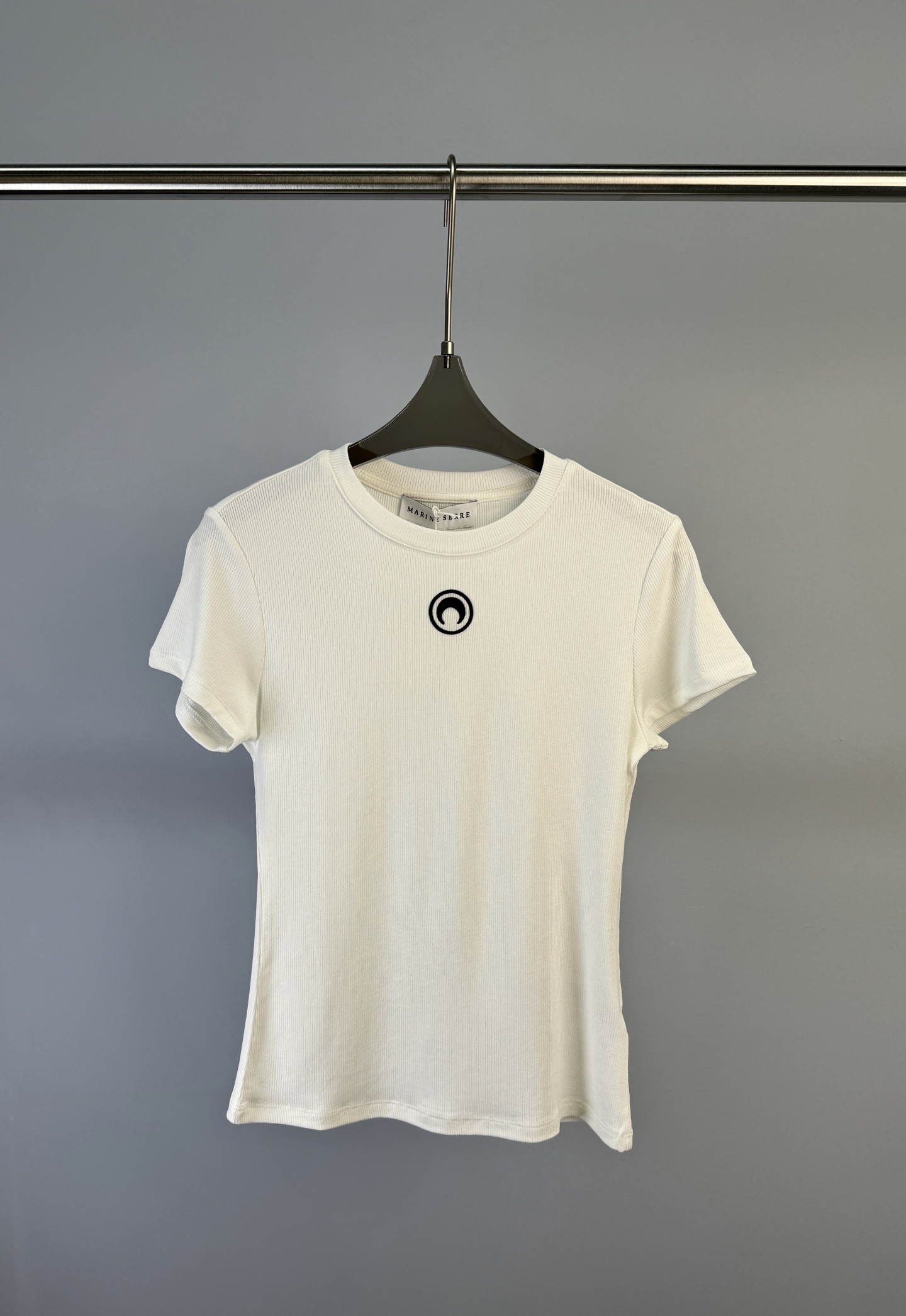 NO:315556,Marine Serre early spring new style embroidered moon knitted short-sleeved T-shirt, comfortable and elastic fabric, minimalist hot girl style. S M L, T-shirt,tees, t-shirt,alexander wang19860909Marine Serre 早春新款 刺绣月亮针织短袖T恤、面料舒服有弹性、极简辣妹风 码数S M L,,T-shirt,tees，t-shirt,alexander wang,Women's clothing