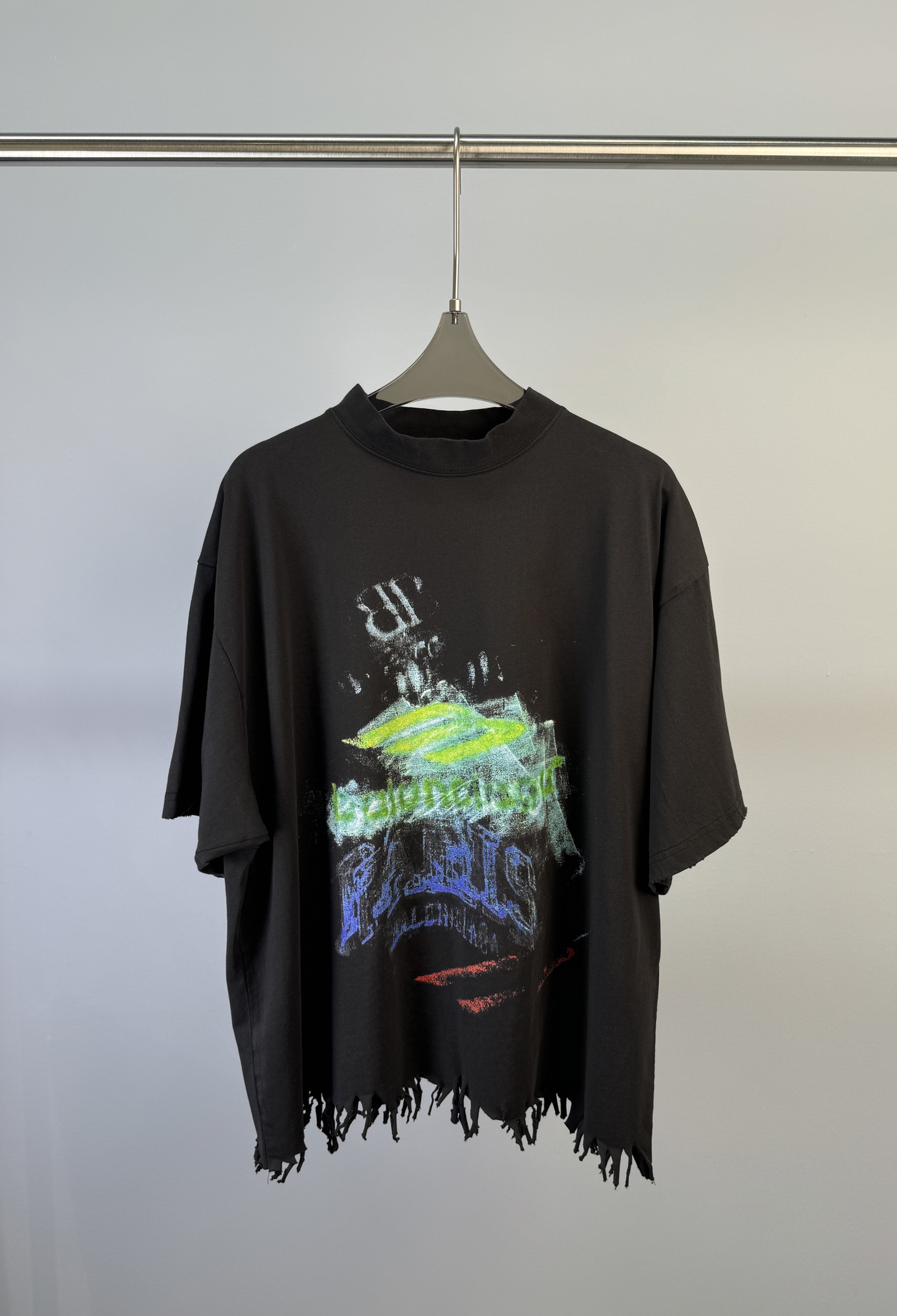NO:315564,BALENCIAGA DIY Iprint wash black retro jersey T-shirt, front and back are decorated with DIY imprint art prints, edge-effect hem, destructive effect, loose fit S M L,,balenciaga,balenciaga,tees,t-shirt,alexander wang19860909BALENCIAGA 巴黎世家 DIY Imprint水洗黑色复古平纹针织T恤、正面和背面饰以DIY imprint艺术作品印花、磨边效果下摆、破坏款效果、宽松版型 码数S M L,,balenciaga,balenciaga,tees，t-shirt,alexander wang,Women's clothing