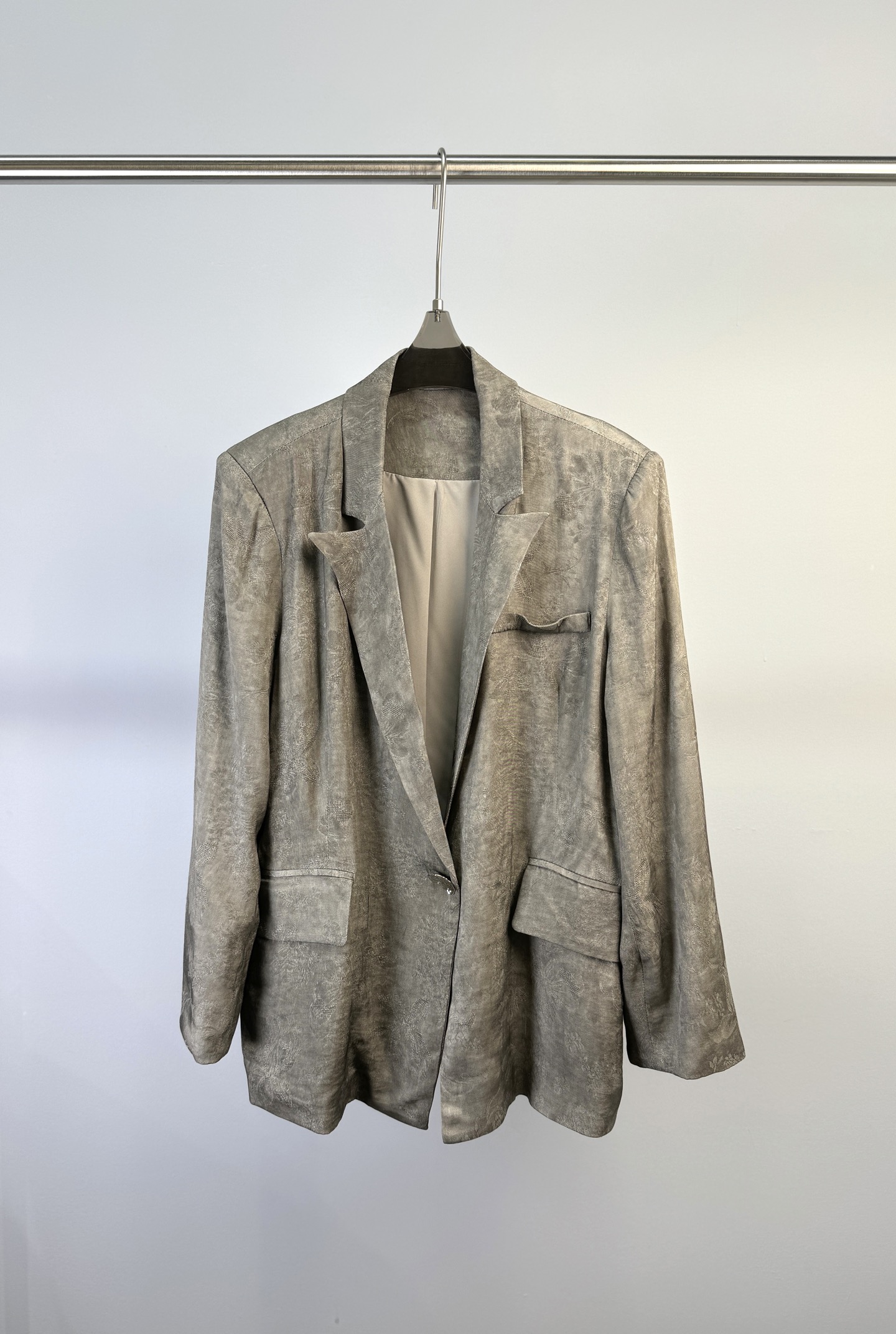 NO:313306,Designer brand New early spring style with textured texture, tentacle-seed fried jacquard suit jacket, 0.3 cm thin shoulder pad, inside the part, carefully adjusted and upgraded to present perfect right-angle shoulders. The color stir-frying process is very good, the real thing is more advanced, and it is not easy to produce wrinkles. Number S M L XL,, jackets & coats, business suit, alexander wang19860909设计师品牌 早春新款 肌理感天丝麻炒色提花西装外套、0.3公分薄感垫肩,本部内包,精心调整升级呈现完美直角肩.经过炒色工艺呈现得非常好、实物更高级、也不容易产生褶皱 码数S M L XL,,jackets & coats,business suit,alexander wang,Women's clothing