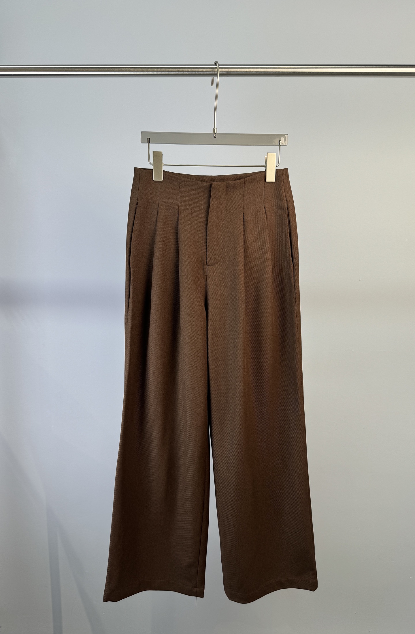 NO:313327,Designer brand New early spring style Laoqian suit set series, straight wide-leg trousers, high-quality woven twill fabric, excellent drape creates a strong aura, the upper body instantly turns into long legs, allowing you to show your own style confidently!  S M L XL, business suit, alexander wang19860909设计师品牌 早春新款 老钱西装套装系列、直筒阔腿西裤、采用高品质精织斜纹面料,极佳的垂坠度塑造强大气场,上身秒变大长腿,让您自信地展现自我风采！ 码数S M L XL,,business suit,alexander wang,Women's clothing