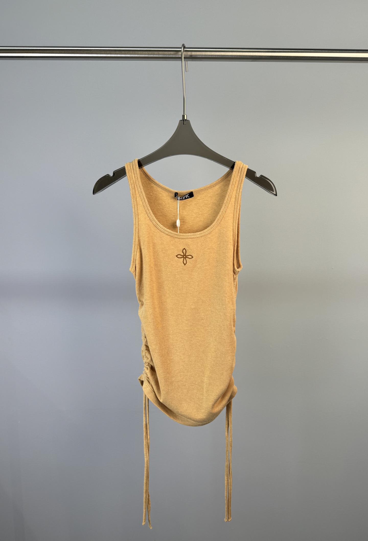 NO:311257,SMFK Spring and Summer New Style, a small vest with a strap and drawstring, a must-have when going out, a sweet and hot girl closed her eyes and fluffy, the fabric is comfortable and elastic, and it will make me dizzy if I can't do it. S M L,,alexander wang19860909SMFK 春夏新款 绑带抽绳小背心、出街必备、甜妹辣妹都给我闭眼冲、面料舒服有弹性、不行了快给我辣晕了 码数S M L,,alexander wang,Women's clothing