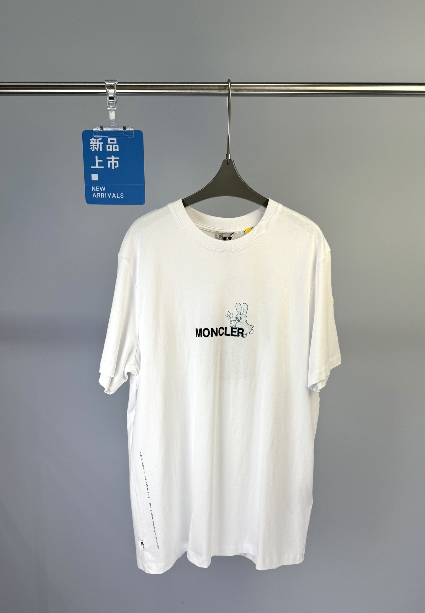 NO:328342,MONCLER & Hiro Fujiwara Joint Series New Spring and Summer Rabbit Print Short-Sleeved T-shirt, Sleeve Badge Embroidery, Loose Style, Men and Women's Size S M L,,T-shirt,tees, t-shirt,alexander wang19860909MONCLER & 藤原浩 联名系列 春夏新款 兔子印花短袖T恤、袖子徽章刺绣、宽松版型、男女同款 码数S M L,,T-shirt,tees，t-shirt,alexander wang,Women's clothing