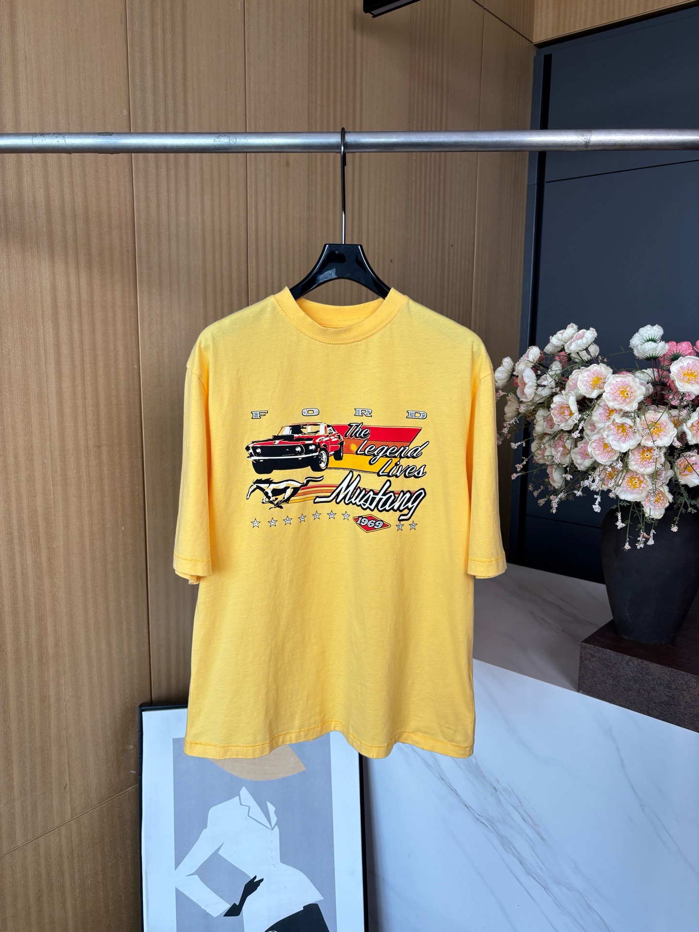 NO:335293,Design model Spring and summer new American retro cartoon car prints old and worn short-sleeved T-shirt, super positive color, very good photo taken on the upper body S M L, T-shirt,tees, t-shirt,alexander wang19860909设计款 春夏新款 美式复古卡通汽车印花做旧磨烂短袖T恤、颜色超正、上身拍照非常出片 码数S M L,,T-shirt,tees，t-shirt,alexander wang,Women's clothing
