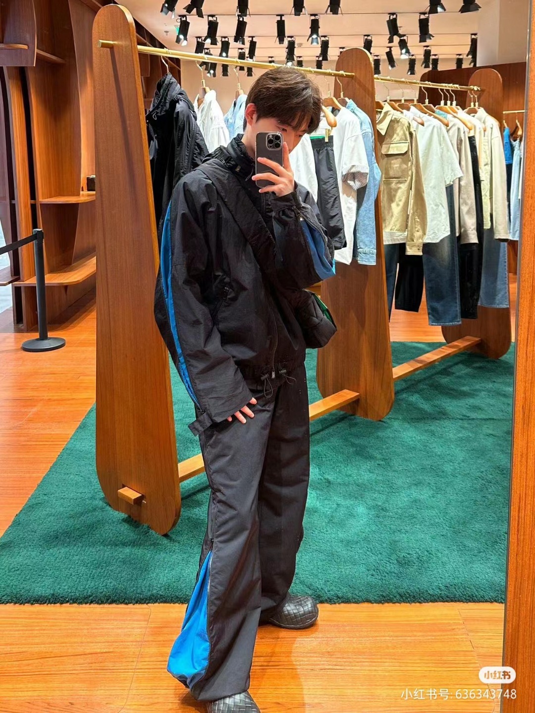 BOTTEGA VENETA葆蝶家BV 蓝色侧拉链户外机能运动套装长裤  上身参考