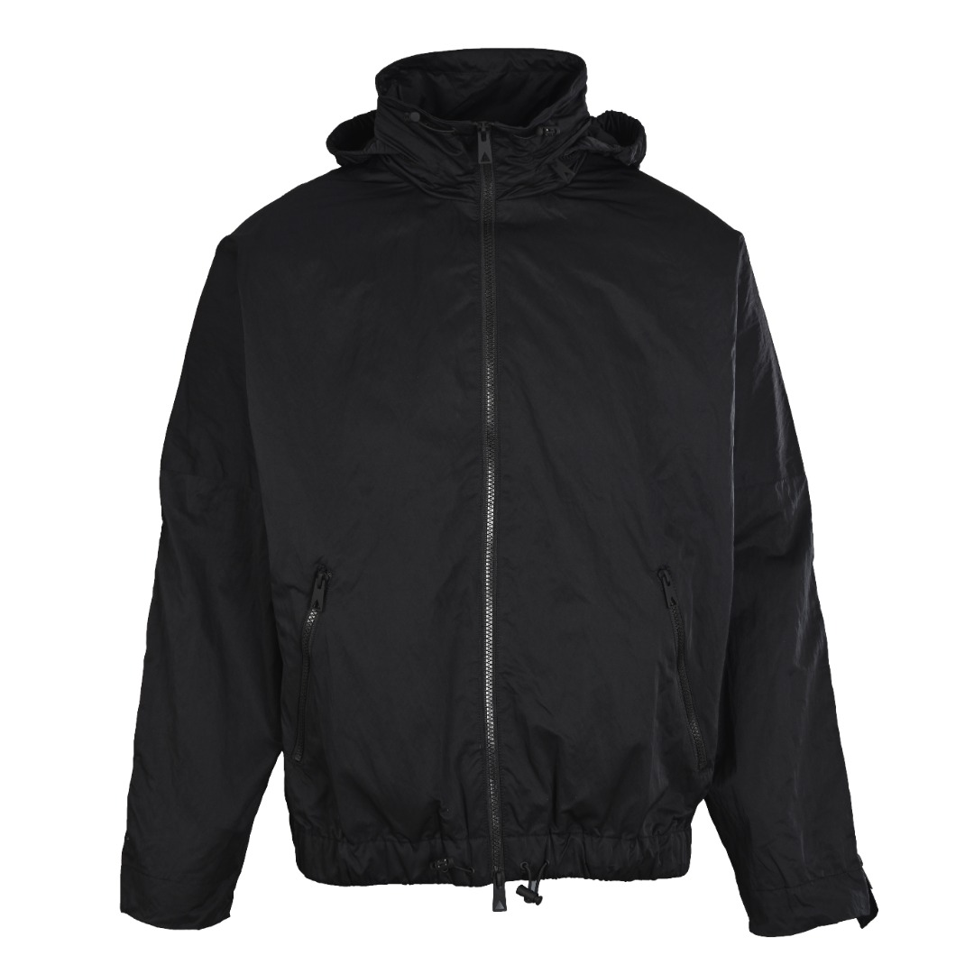 正品级💰400
BOTTEGA VENETA葆蝶家BV 蓝色侧拉链户外机能运动套装立领外套
原版国内购入定做70D*21S，2/1斜，45尼龙，55棉梭织布，并做防水涂层处理，颜色也是zp定染，手感同yb一致，市面很多现货都没有这种手感，五金拉链全部开模定做，整件衣服用料极多，里外层全部一样的面料，上身高级感爆棚。 
Size：S-L