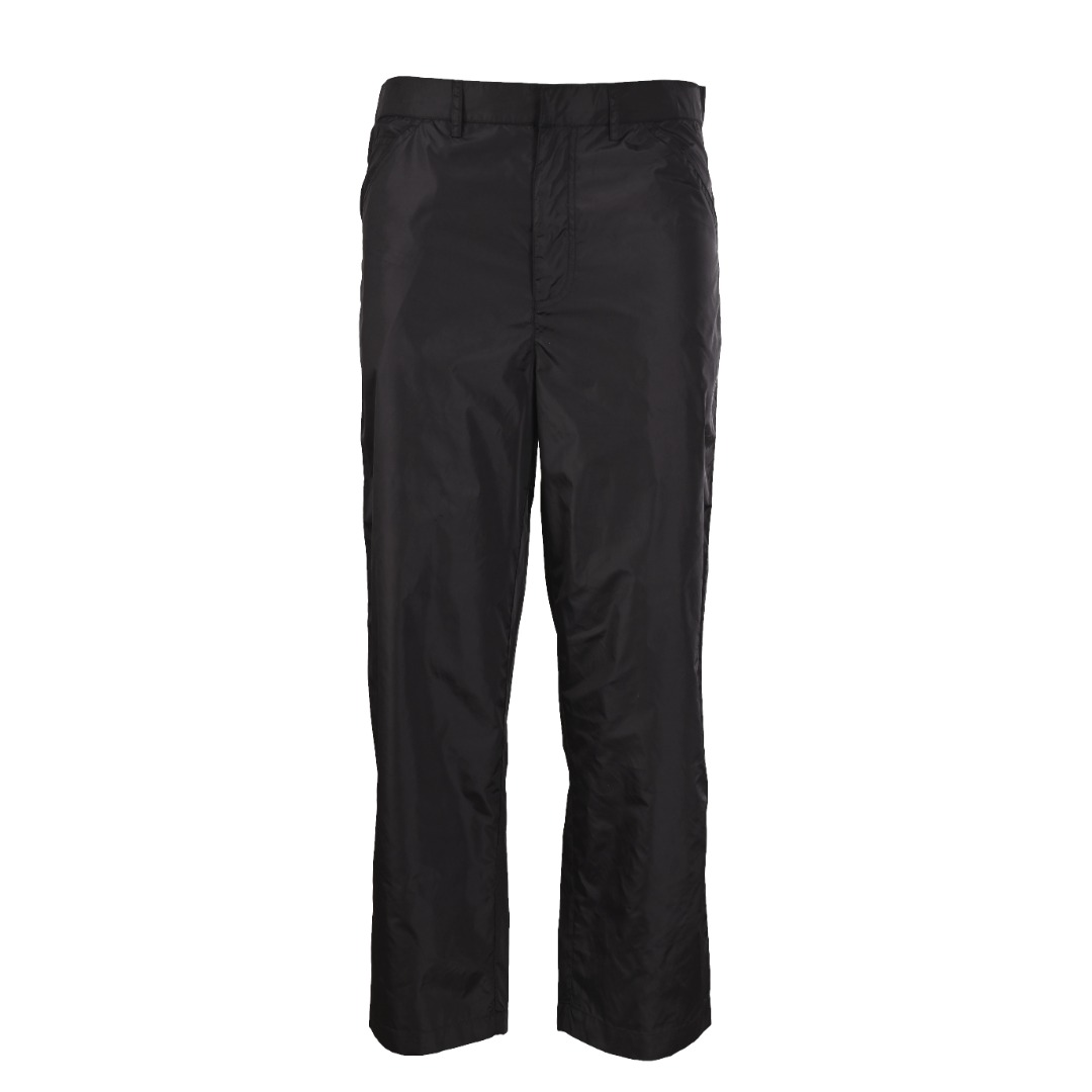 @270 (versión alta) Los pantalones de nailon regenerado con bolsillo trasero con solapa PRADA PRD están hechos de la ic…