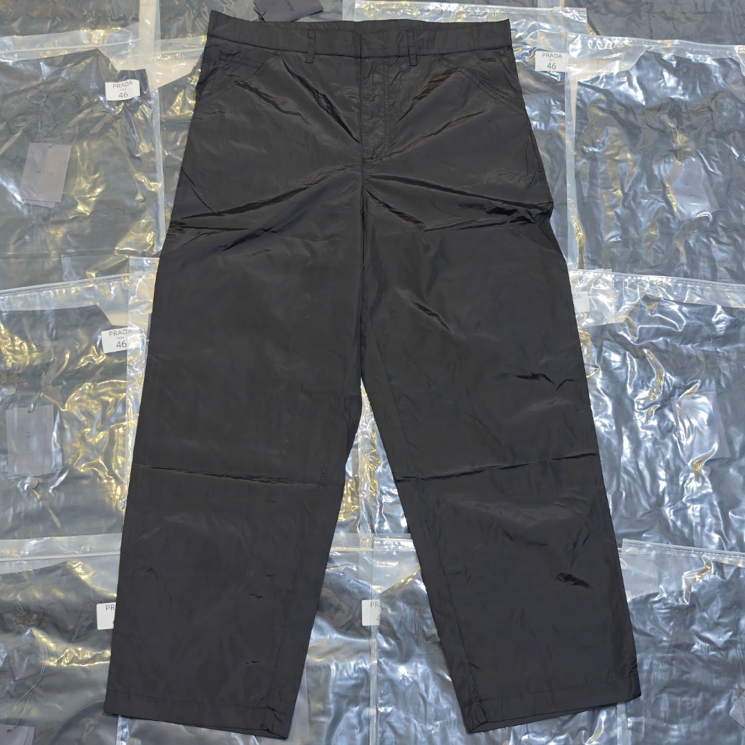 PRADA Pantalón PRD de nailon reciclado con bolsillos traseros con solapa Ofertas Reales