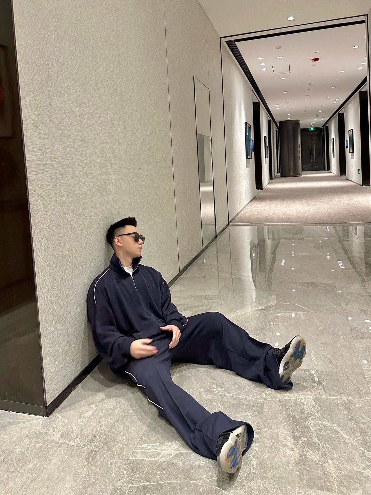 GUCCI古驰GUC 凹凸字母侧白条线条设计套装长裤 上身参考