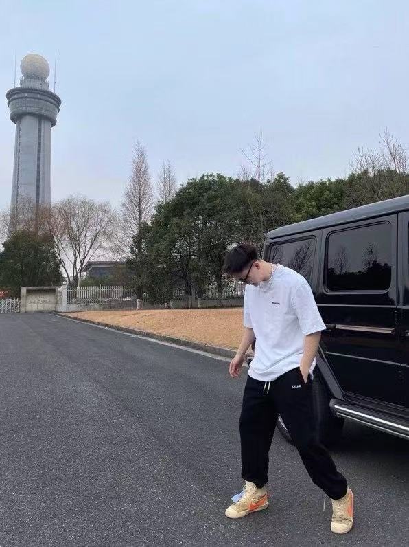 Celine/赛琳CE 字母刺绣休闲运动卫裤长裤 上身参考