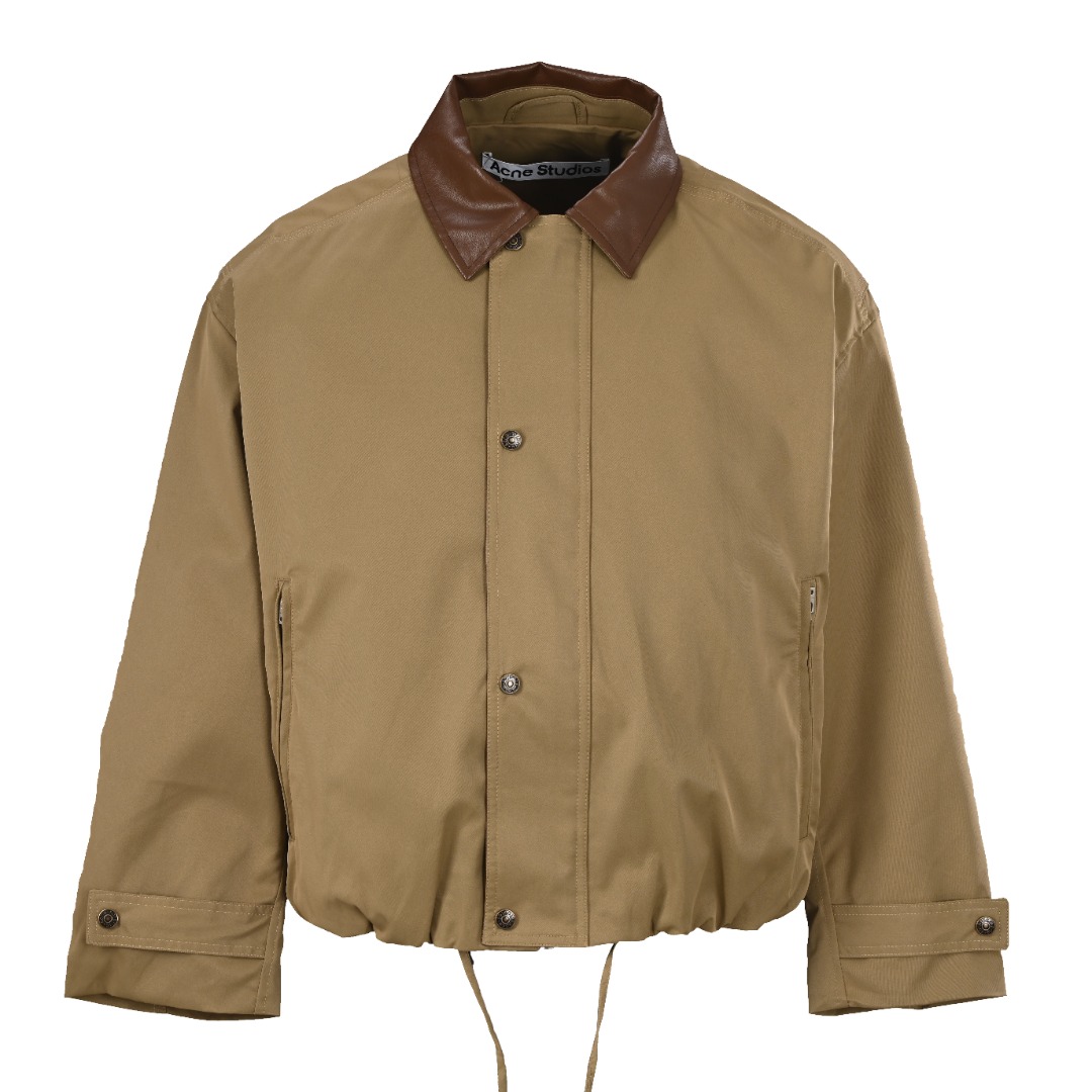 正品级💰480 ACNE STUDIOS 巴恩风拼皮领夹克外套 原版7800购于国内专柜,面料甄选180克全棉梭织风衣面料,采用缎纹编织双层结构并经过丝光处理,质感非常爽滑,内领和内门禁全部定制与原版一致PU皮材质面料,里料订织定染带小棉结纯棉面料,区分市面聚酯纤维版本,后背开模定制原版一致100%牛皮革徽标饰片,全衣做工全采用三本针工艺 品质牢靠,下摆螺纹全做内收以及螺纹缩褶工艺 Size:S-L