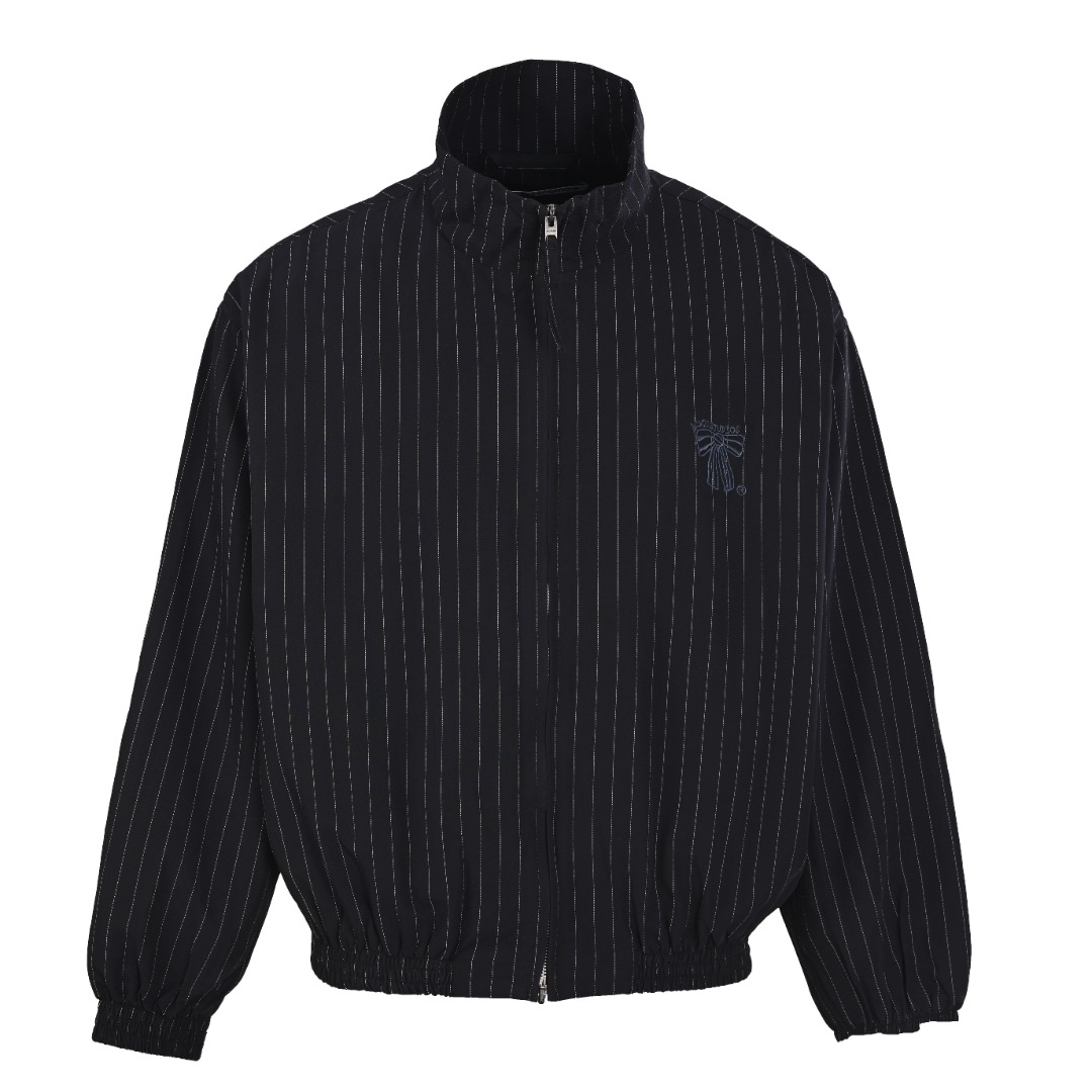 正品级💰480 ACNE STUDIOS 蝴蝶结竖条纹夹克外套 定制条纹面料+人丝提花里布,采用进口机刺绣工艺,红外线定位裁床,精准定位,精度可达到微米级别,面料都经过砂洗,手感质感更佳,不易变形,不易缩水,不易褪色,定制辅料,宽松版型 Size:44 46 48 50