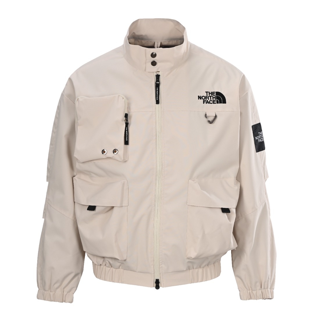 正品级 THE NORTH FACE/北面TNF 纯色拉链机能户外夹克外套 开年必入新秋款夹克 爆炸走起来 牛货首发 厚度适中 非常适合早春穿着 现货独家发售 采用定制防水户外梭织氨纶面料 挺括有质感 穿着舒适 胸前小logo刺绣精致美观 全部开模五金 客供面料 上身非常舒服 更加适合都市生活的版型设计 上身更加有轮廓感 最新款专柜同步经典 男士外套夹克 超正版型上身舒适好看 高端顶级品质 纯正随意对比 全部水洗吊牌 难得一见的好货推荐