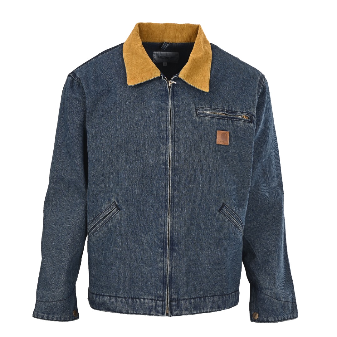 正品级💰460
CARHARTT/卡哈特  J97底特律夹克外套
采用水洗做旧效果卡哈特以旧为美夹克版型特点肩部款、衣身短 收腰袖子宽且略长 从背面看呈现倒三角形 这些都是美式夹克常见的特点 在底特律夹克中被完美呈现及无限放大 面料方面J97并非使用120Z原生帆布 而是使用了砂石水洗帆布 在保证耐磨强度的同时也增加了柔软度与舒适度 衣领也没有与J001一样采用灯芯绒 而是使用与主体一致的砂石水洗帆布 但舒适度不比灯芯绒材质差胸口处LOGO采用的是深棕色的PU皮质正方形“皮标”并非使用J011一样的白底“黄月亮”LOGO的布标 男女同款 定制辅料三标
Size：S M L XL