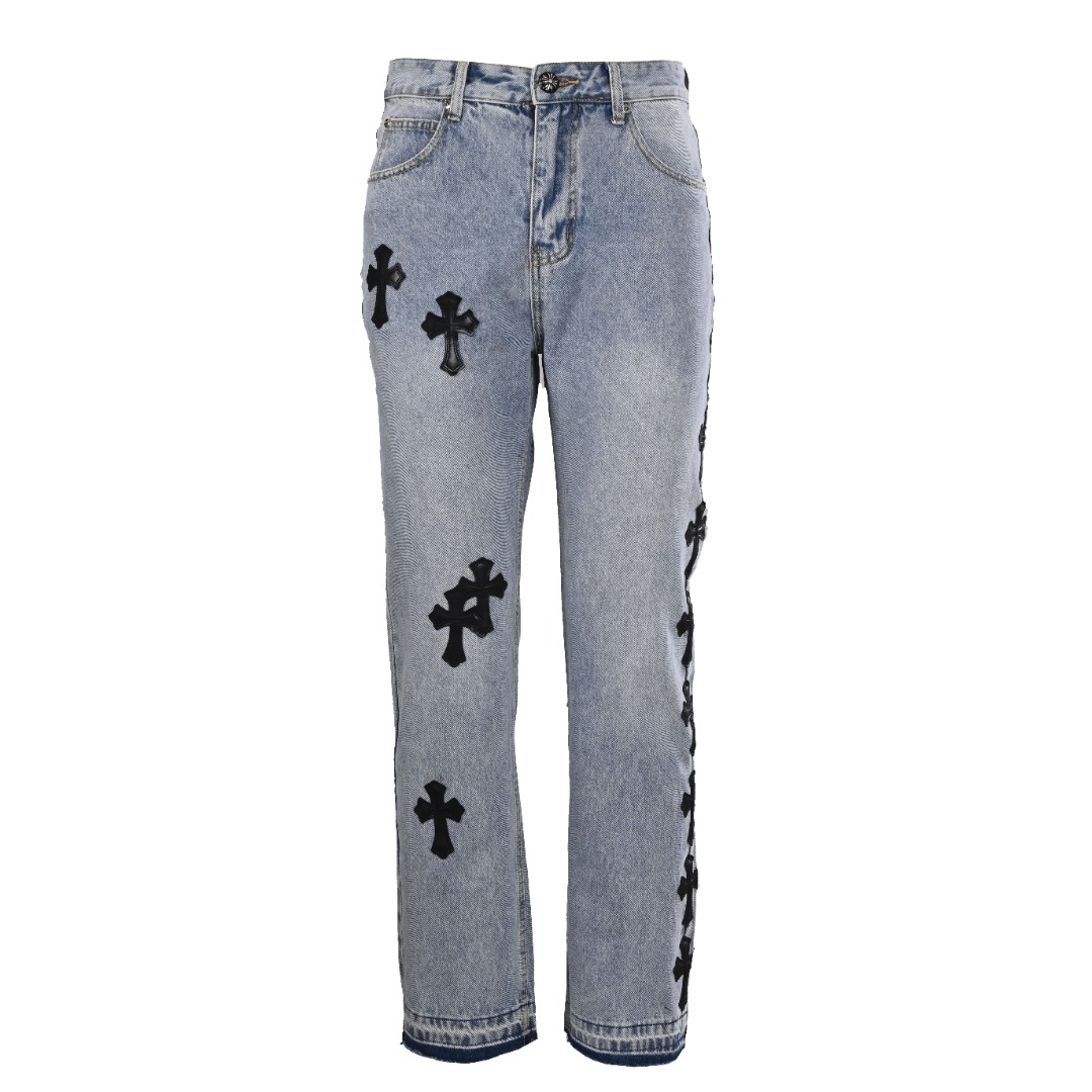 正品级💰370 CHROME HEARTS/克罗心CH 十字架拼皮直筒牛仔裤 不同水洗质感的款式，对腿细腿粗人士十分友好，直筒宽松的版型十分修饰腿型 永不过时的适中长度，搭配起来轻松随意，各种风格的造型基础，衣橱中的必备款！ 面料硬挺的同时又做到了上身柔软而不失质感的效果， 洗水工艺更是做到了极致，人手必备款！！！ Size：28-34