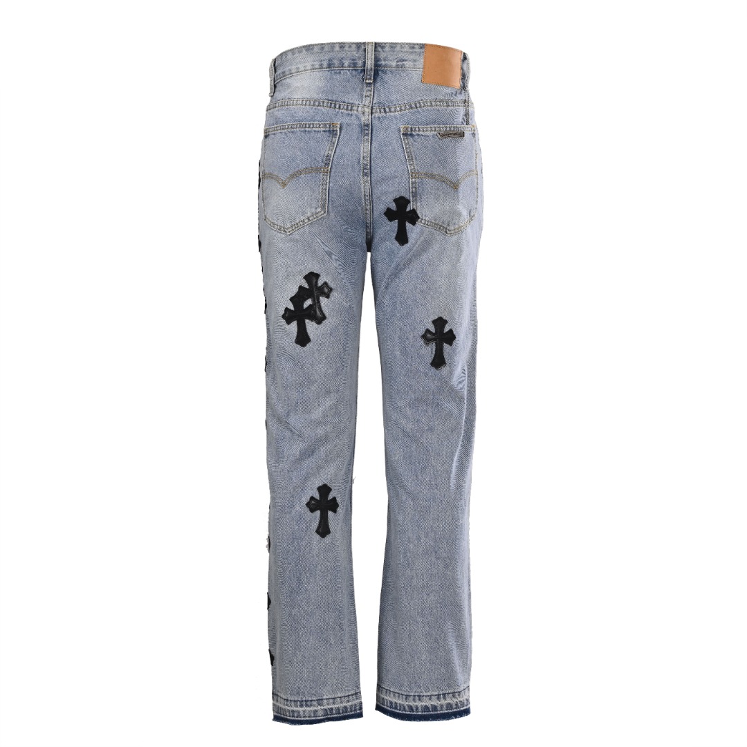 正品级💰370 CHROME HEARTS/克罗心CH 十字架拼皮直筒牛仔裤 不同水洗质感的款式，对腿细腿粗人士十分友好，直筒宽松的版型十分修饰腿型 永不过时的适中长度，搭配起来轻松随意，各种风格的造型基础，衣橱中的必备款！ 面料硬挺的同时又做到了上身柔软而不失质感的效果， 洗水工艺更是做到了极致，人手必备款！！！ Size：28-34