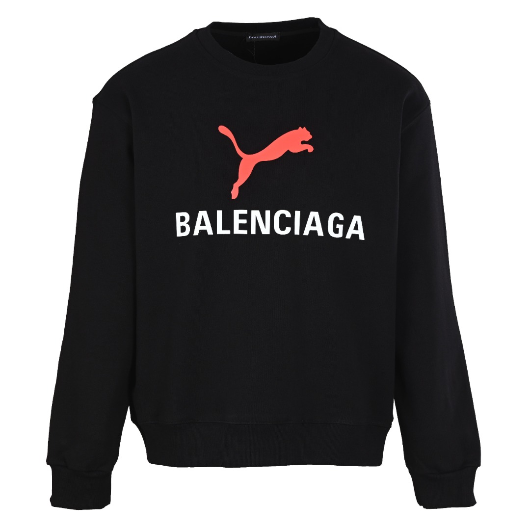 正品级💰350
BALENCIAGA巴黎世家BLCG X PUMA彪马 联名豹子圆领卫衣
480g高级精梳棉面料 专柜领标 代购级白色厚板吊牌 原版吊粒 前后都是立体发泡印花 层次感很强 男女同款 情侣款  oversize版型 宽松
Size：S-XL