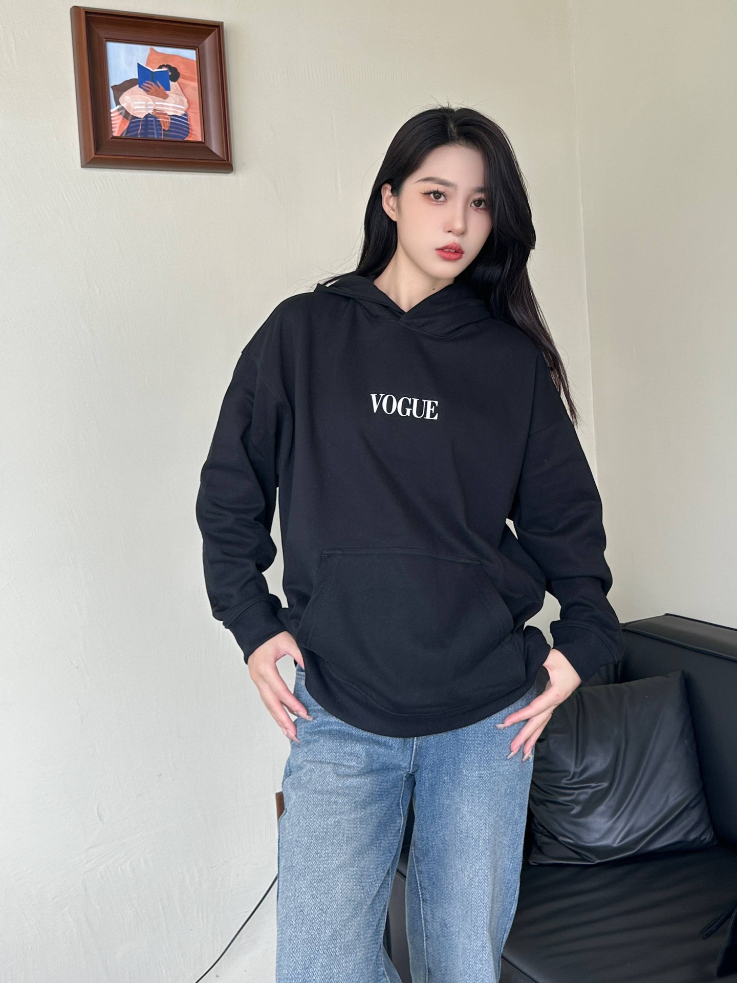 BALENCIAGA巴黎世家BLCG x Vogue 联名款后背灯塔数码印花连帽卫衣  上身参考