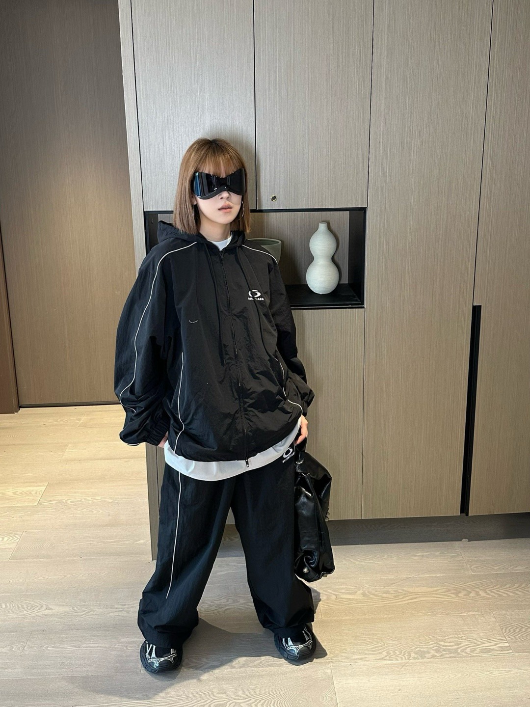 BALENCIAGA巴黎世家BLCG 环形刺绣白条运动套装长裤  上身参考