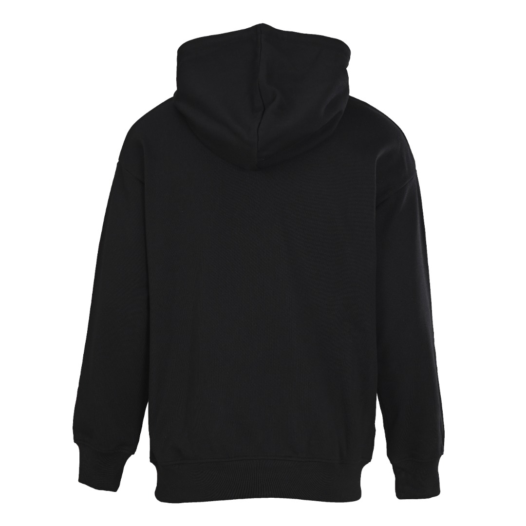 正品级💰370 Prada/普拉达PRD 假口袋三角铁标徽章连帽卫衣 经典款款我们最在意的就是面料和版型，P家经典修身版型，特殊立裁工艺， 上身线条流畅，不管偏胖或是胖瘦的身材，都能最大程度的得到修饰。 420克重纯棉面料毛圈底定制32支2*2螺纹 成衣两遍水洗处理， 面料舒适亲肤无异感 定制定染面料 纺织密度高 垂感佳 不易变形， 厚织感加上紧密纺纱工艺 不会影响卫衣的透气性 成色的饱和度很高 ， 胸前侧边假口袋三角铁标徽章，搭配大袋鼠口袋，厚度给足，又能做到柔软舒适， 上身就知道是顶级牛货。男女同款，正常版型，低调气质单品。 颜色：黑色、白色 Size：XS-L