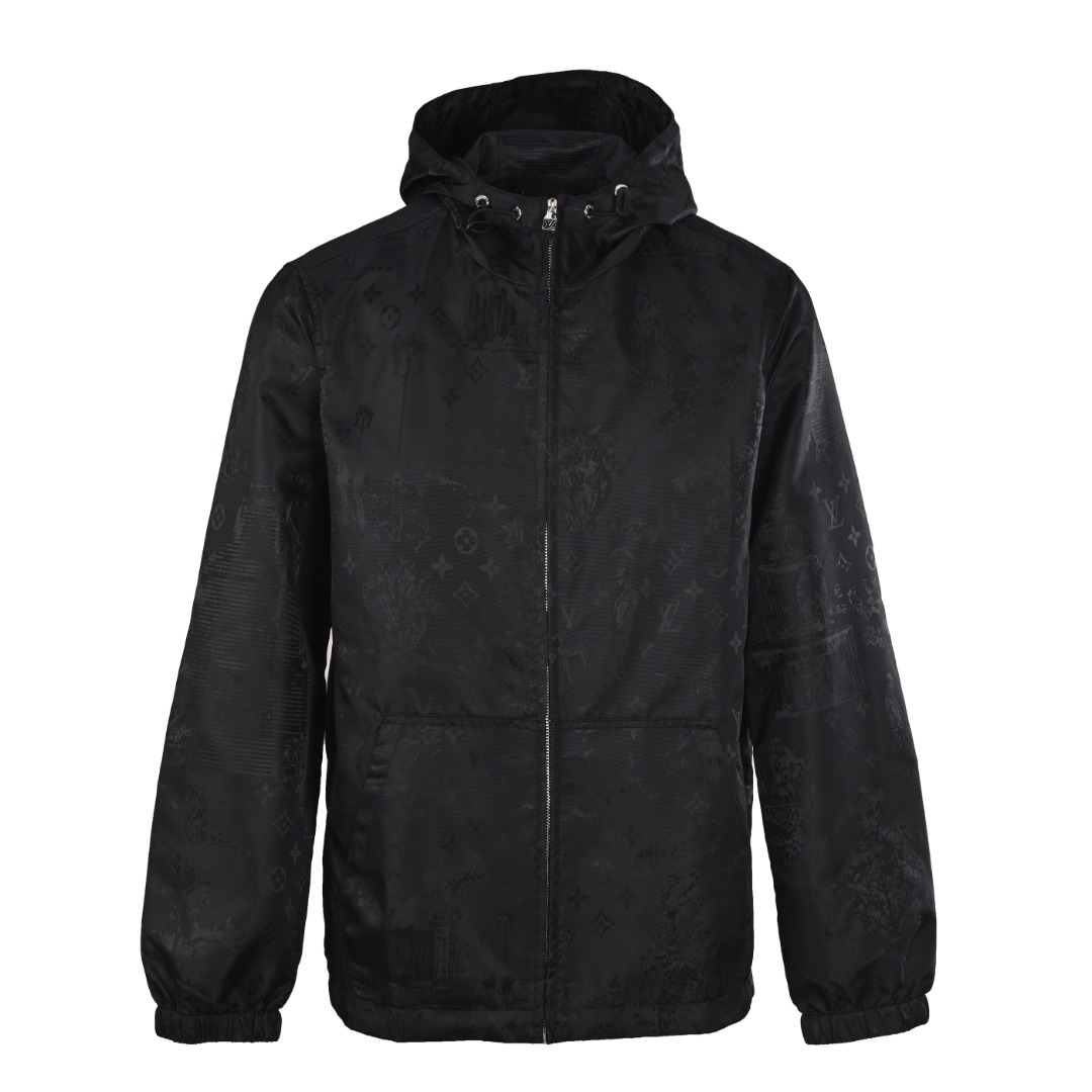 正品级💰540 LOUIS VUITTON/路易威登LV 遛狗暗纹提花外套 采用50D锦纶牛津纺提花面料，纱线采用三角有光长丝，原版扫描花型图案，做85CM大满幅循环花型，采用高速剑杆机织造胚布，前幅+插袋采用2+2还原花手工裁剪，后幅定位花裁剪，花型循环较大导致面料用量损耗加大，5号白金瑞士牙齿开尾拉链+镂空字母拉头，羊皮材质油边双孔防滑扣，猪鼻扣+鸡眼+圆柱采用白铜材质，滚镀拉丝花纹浅古银色 Size：XS S M L